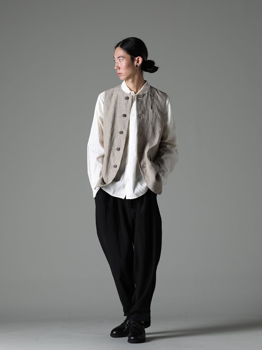 DEVOA(デヴォア) 23SS(春夏) ユニークなパターンメイクで他と差をつける  - shirt レギュラーカラーシャツ -  VTK-STCV-Dune ベスト Ramie ”デューン” - UM3507-Black パジャマ パンツ - 792Z クラシック ダービーシューズ レースアップ ダブルソール - ホース フルグレイン - 792Z 2-002