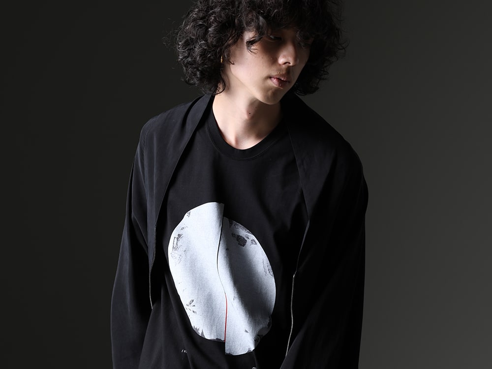 Julius - Seasonal theme graphics for black color styling - 827SHM4(Cupro Fibriled Cloth Kite Shirt) 827CPM1-Black(Cotton SZ Jersey T-shirt Black) - 2-003