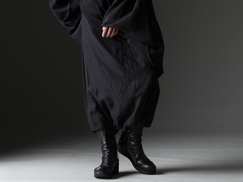 Julius / Boris Bidjan Saberi - Stress-free crotch pants with drawcord design - 817PAM15(Cupro/Cotton Twill Over Crotch Pants) BOOTS1-F2519M(Boots 1 F2519M) - 3-001