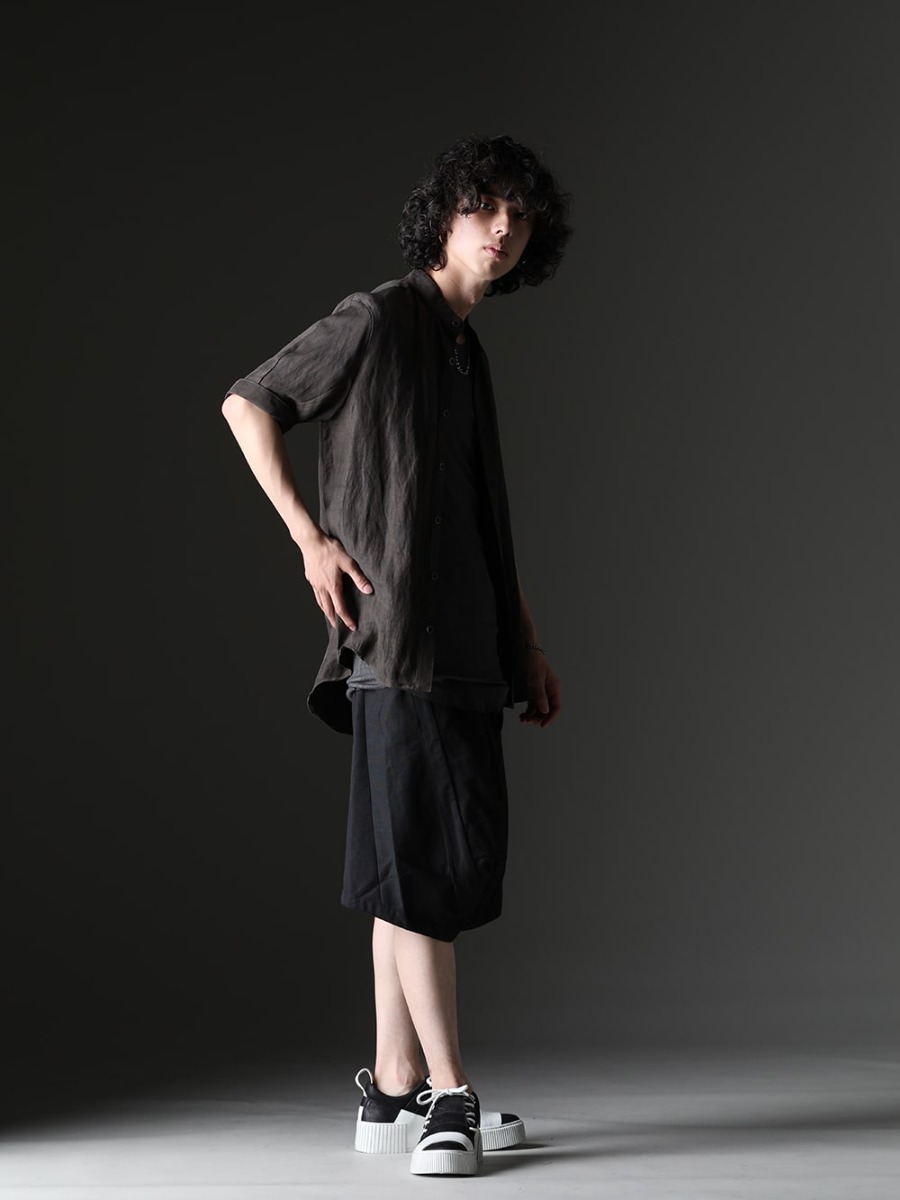 D.HYGEN / WERKSTATT:MÜNCHEN / Julius / BORIS BIDJAN SABERI - Summer Style with a unified brand mix in dark colors - ST102-0723S-Charcoal(Linen And Rayon Salt Shrink-Dyed Short-Sleeved Banded Collar Shirt Charcoal) ST101-1123S-Charcoal(Cotton And Rayon Ribbed Tank Top Charcoal) M3920(Loose mixed choker) M2481(Bracelet Tag Faith Love Hope) M1250(Ring Combination Memories) M1711-WI(RING SYMBOL WINDROSE) 827PAM8(Nylon/Cotton Grosgrain Sarrouel Shorts) BAMBA2.1-LEATHER-WHITE-SOLE(BAMBA2.1 LEATHER / WHITE SOLE) - 1-002