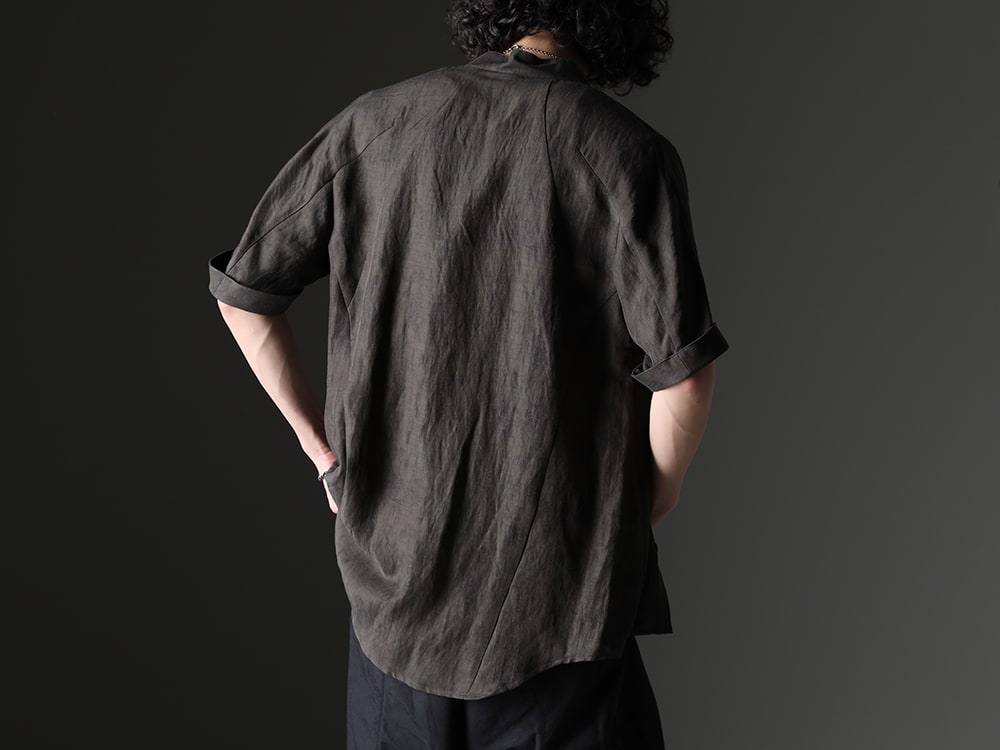 ディーハイゲン - さりげなく上質な雰囲気をもつリブタンクトップ - ST102-0723S-Charcoal(リネン×レーヨン塩縮染半袖バンドカラーシャツ チャコール) - 2-002