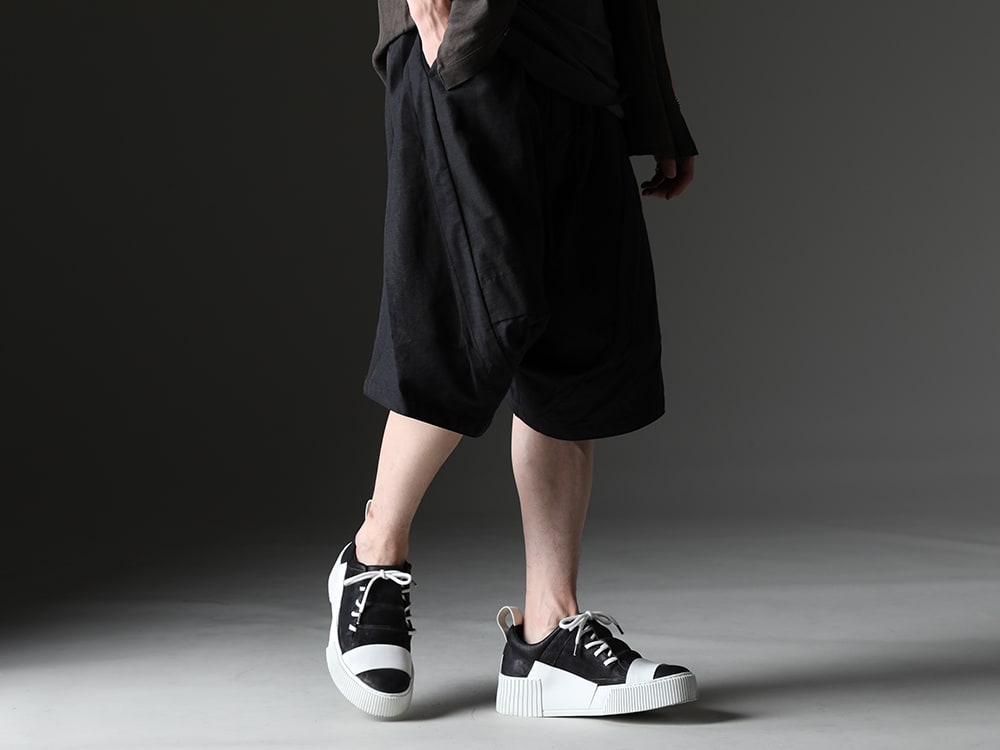 Julius / BORIS BIDJAN SABERI - From the prefall collection, we selected sarouel shorts with grosgrain fabric - 827PAM8(Nylon/Cotton Grosgrain Sarrouel Shorts) BAMBA2.1-LEATHER-WHITE-SOLE(BAMBA2.1 LEATHER / WHITE SOLE) - 3-002