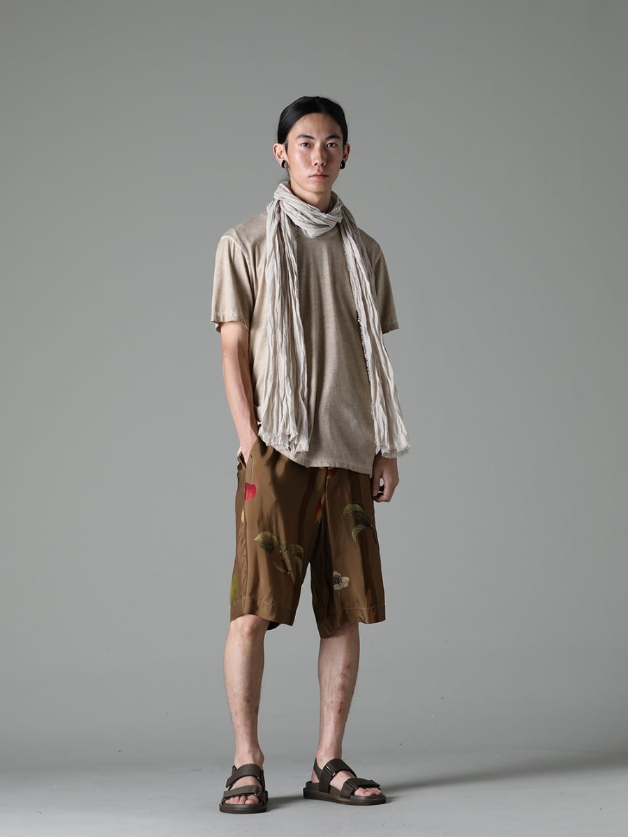 UMA WANG 23SS Distinctive fruit print with a professional touch - UM1552-Tan JOSEPH TOP Tan - Stole-No-1 Stole linen gauze beige - UM3531-Dark Green PALLOR PANTS Dark Green - US9561-Army-Green Mens Sandal Army Green 3-001