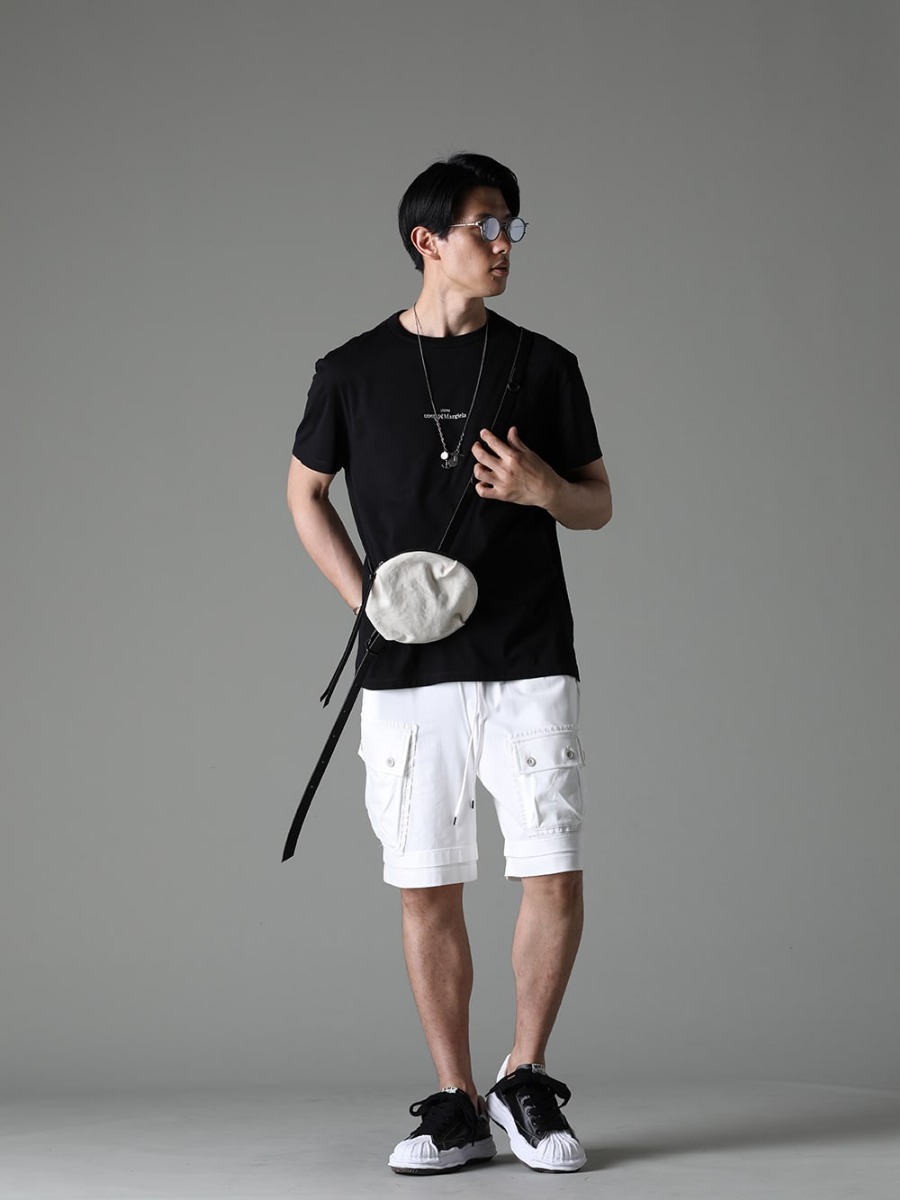 Maison Margiela / RIGARDS / WERKSTATT:MÜNCHEN / The Viridi-anne / Maison MIHARAYASUHIRO Styling - Styling is based on monotone colors, and accents are added with accessories. Summer styling based on two colors - S30GC0701-Black-White-Embroidery(Reversed Logo T-Shirt Black / White Embroidery) VI-3618-09-Ivory(Small Shoulder Bag Ivory) RG2001TVA-Gray-Gray-Clear(RIGARDS collaboration sunglasses - Gray+Gray / Clear+L.Mirror) M3501(Necklace charms) M2481(Bracelet Tag Faith Love Hope) 15M2633(Bracelet Wild Links Closure) M1250(Ring Combination Memories) VI-3607-04-Off-White(Jersey Short Pants Off White) A06FW702-black-classic(BLAKEY Original sole leather Low-cut sneakers Black) - 1-001