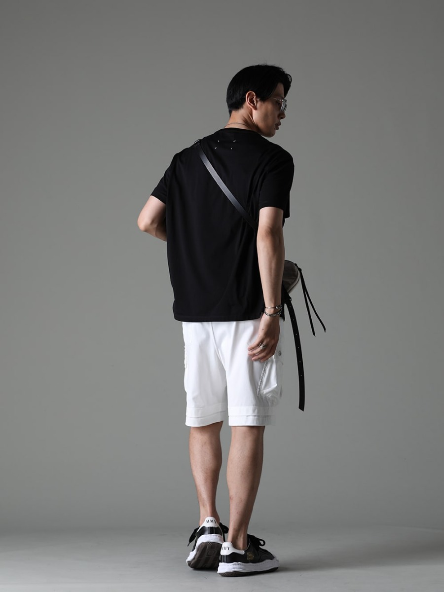 Maison Margiela / RIGARDS / WERKSTATT:MÜNCHEN / The Viridi-anne / Maison MIHARAYASUHIRO - Summer styling based on two colors - S30GC0701-Black-White-Embroidery(Reversed Logo T-Shirt Black / White Embroidery) VI-3618-09-Ivory(Small Shoulder Bag Ivory) RG2001TVA-Gray-Gray-Clear(RIGARDS collaboration sunglasses - Gray+Gray / Clear+L.Mirror) M3501(Necklace charms) M2481(Bracelet Tag Faith Love Hope) 15M2633(Bracelet Wild Links Closure) M1250(Ring Combination Memories) VI-3607-04-Off-White(Jersey Short Pants Off White) A06FW702-black-classic(BLAKEY Original sole leather Low-cut sneakers Black) - 1-003