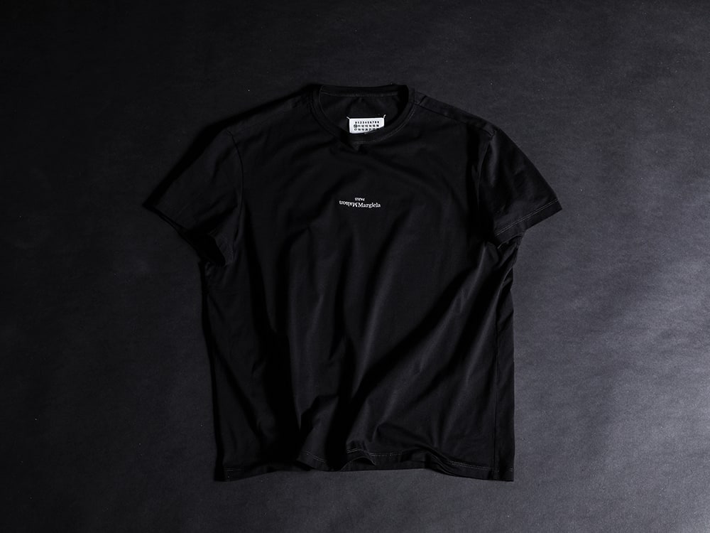 Maison Margiela - A simple, soothing top with accessories to add a touch of style - S30GC0701-Black-White-Embroidery(Reversed Logo T-Shirt Black / White Embroidery) - 2-007