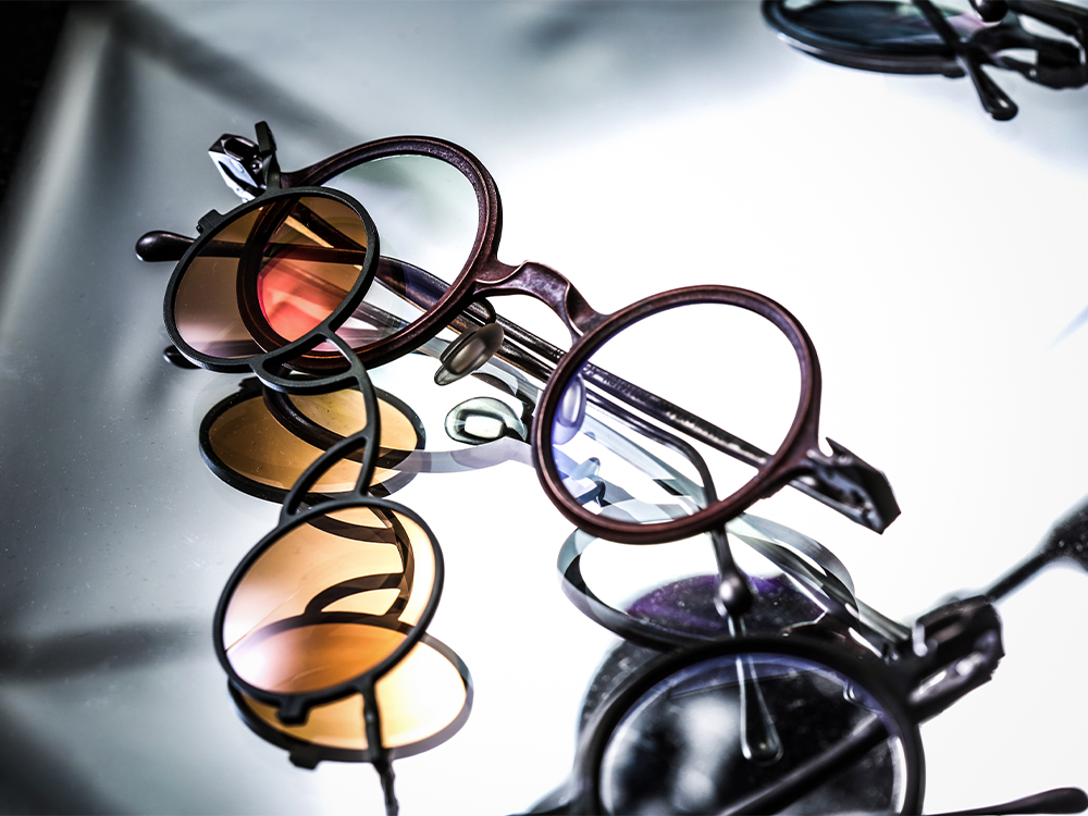 RIGARDS - RIGARDS SEASON Styling A new frontier with clip-on frames: RIGARDS x ZIGGY CHEN's 