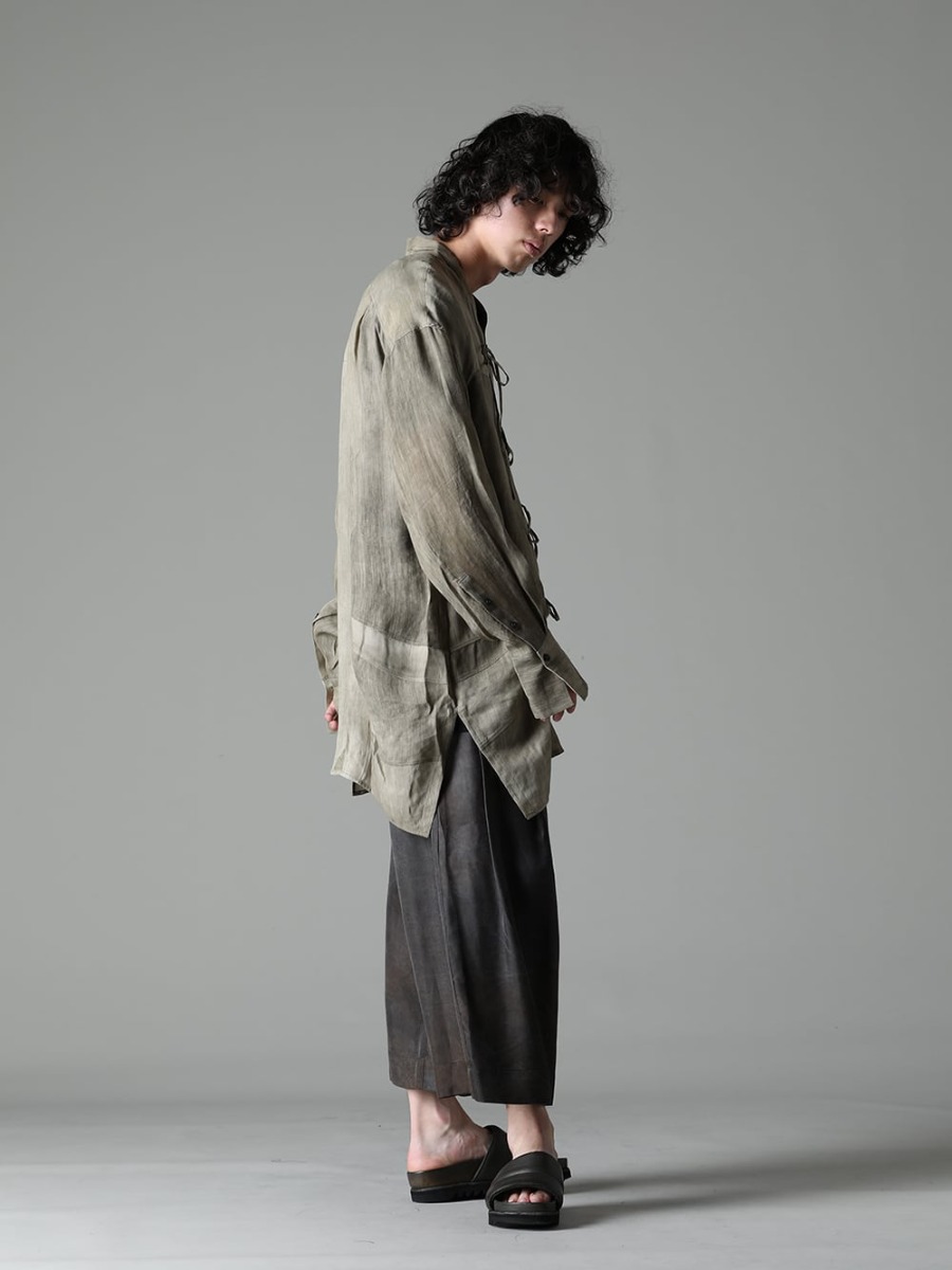 ZIGGY CHEN 23SS An impressive shawl collar shirt with an eye-catching front panel. - 0M2310717 Contrast Paneled String Shirt - 0M2310513 Pleated Wide Leg Trousers - BRK03 Rubber Sole Sandal - Calf Full Grain - BRK03 - BRK03 1-004