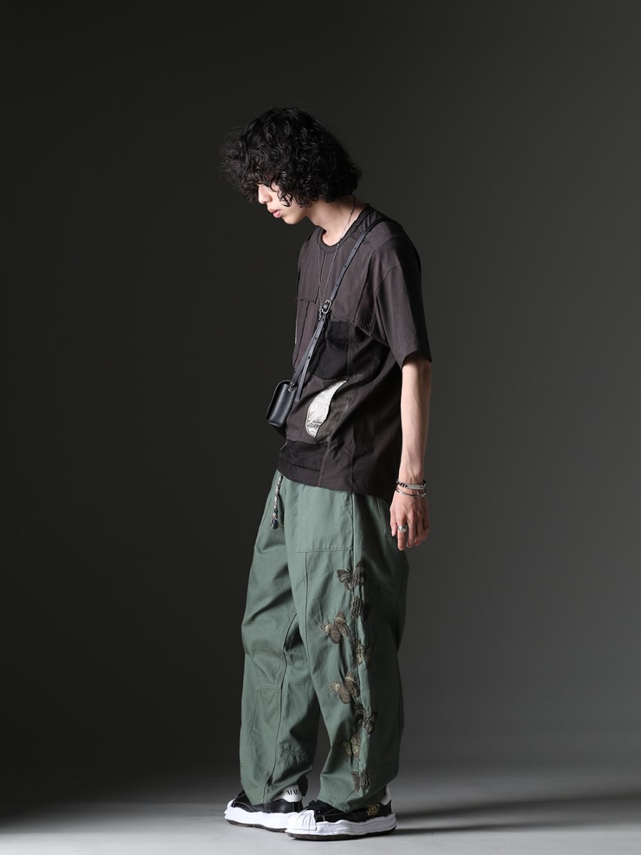 ZIGGY CHEN / WERKSTATT:MÜNCHEN / ink / MIHARAYASUHIRO - Casual style incorporating patchwork design - 0M2310208(Contrast Patchwork T-Shirt) M9083(Shoulder Bag #2) M3841(Necklace Medallion) 14M2591(Bracelet Tag) M2211(Bracelet Crossed) 15M1001(Signet Ring Oval Hammered) ink23-11(Bakerfly Pants) A06FW702-black-classic(BLAKEY Original sole leather Low-cut sneakers Black) - 1-003