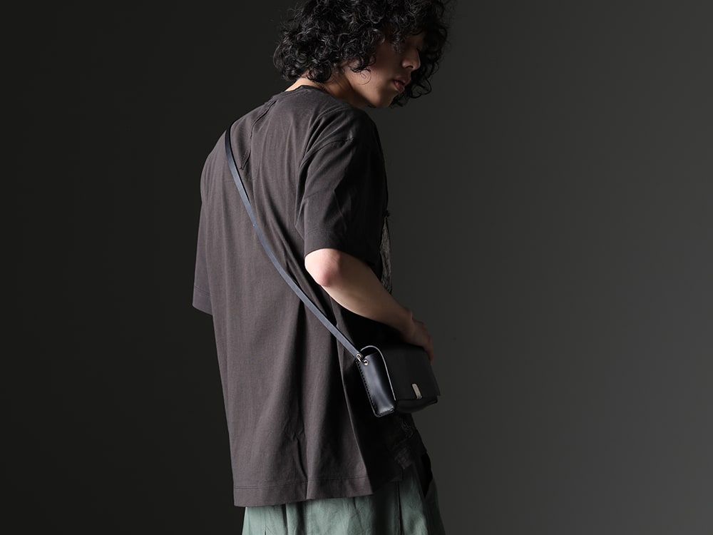 ZIGGY CHEN / WERKSTATT:MÜNCHEN - Patchwork design with attention to detail made of different materials - 0M2310208(Contrast Patchwork T-Shirt) M9083(Shoulder Bag #2) - 2-002