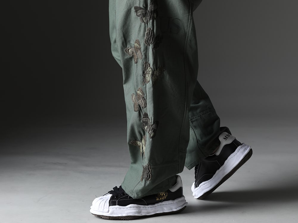 ink / MIHARAYASUHIRO - Pants with eye-catching butterfly on the side - ink23-11(Bakerfly Pants) A06FW702-black-classic(BLAKEY Original sole leather Low-cut sneakers Black) - 3-005