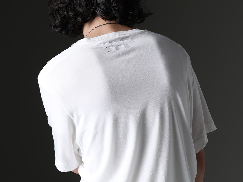 JULIUS(ユリウス) - 独特なシルエットを作り上げるロング丈Tシャツ - 819CUM4-offwhite(コットン/キュプラ ジャージー ドローコード ショートスリーブTシャツ オフホワイト) - 2-007