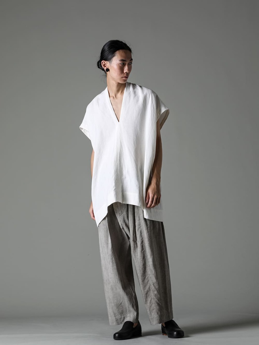 ZIGGY CHEN - Ziggy Chen 23SS Styling - Wide tapered cut trousers with loose fit Mix of ZIGGY CHEN and JAN-JAN VAN ESSCHE for a unique and comfortable summer look - 0M2310528-Pleated Tapered Trousers - TUNIC#30-TUNIC #30 WIND KASURI LINEN COTTON CLOTH - Handsewn-Slipper-Handsewn Slipper 1-001