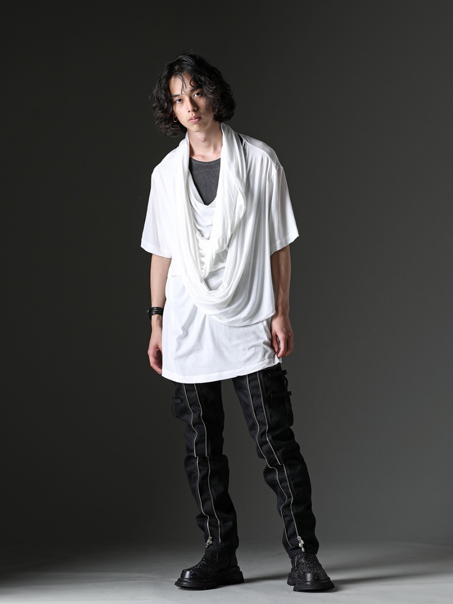 JULIUS 2023SS White color is casual styling with slim pants. - 819CUM5-offwhite - Cotton/Cupro Jersey Drape Neck Short Sleeve T-Shirt Off White - ST101-1123S-Charcoal - Cotton And Rayon Ribbed Tank Top Charcoal - sp.0013AW22 - bondage jean. - 807FWM2-P - Cow Skin Painted Side Zip Boots - 819ACU2-black-silver - Cow Leather Belt Bracelet Black × Silver 4-001