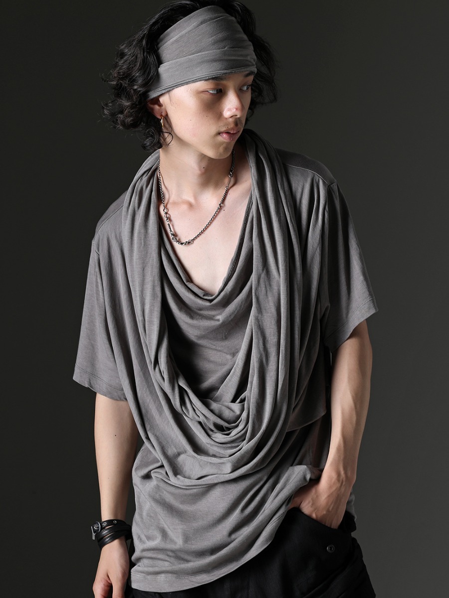 JULIUS - ユリウス 2023SS - コットン/キュプラ ジャージー ドレープネック ショートスリーブTシャツ グレー - 819ACU2-black-silver - カウレザー ベルトブレスレット ブラック × シルバー - M3920 - ルーズ ミックスド チョーカー - 819ACU3-gray - コットン/キュプラ ジャージー ヘアバンド グレー 5-001