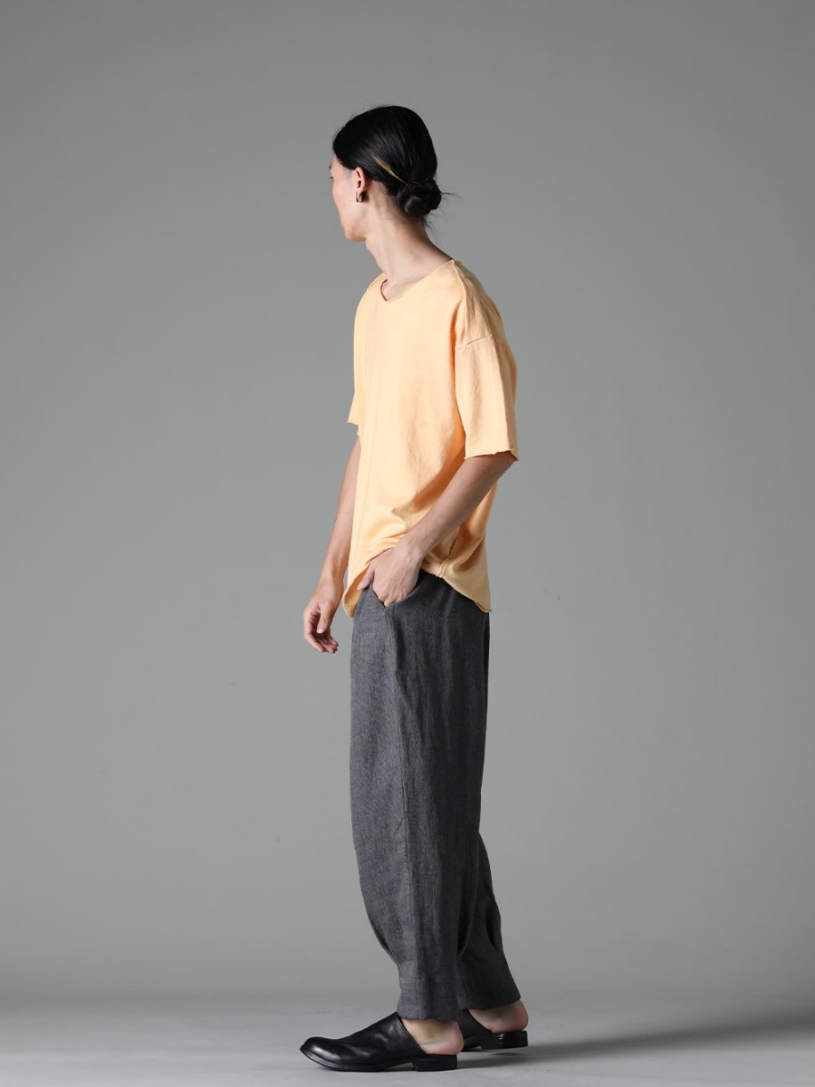 individual sentiments(インディビジュアル センチメンツ) 23SS(春夏) 組み合わせの自由度が高い - CT56S-MJ28-Mustard-Orange リネンコットンウォッシュジャージーワンピースパターン S/STシャツ マスタードオレンジ PA85-LI13-Gray-Black リネンヘリンボーンハイウエストワイドパンツ グレーブラック  M30S01サボ 3-008