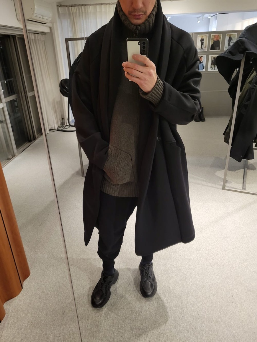 RIPVANWINKLE 23-24AW  Layering with the driver's knit introduced in the previous column is also recommended.  - RB-535 Wrap jersey coat 2-001