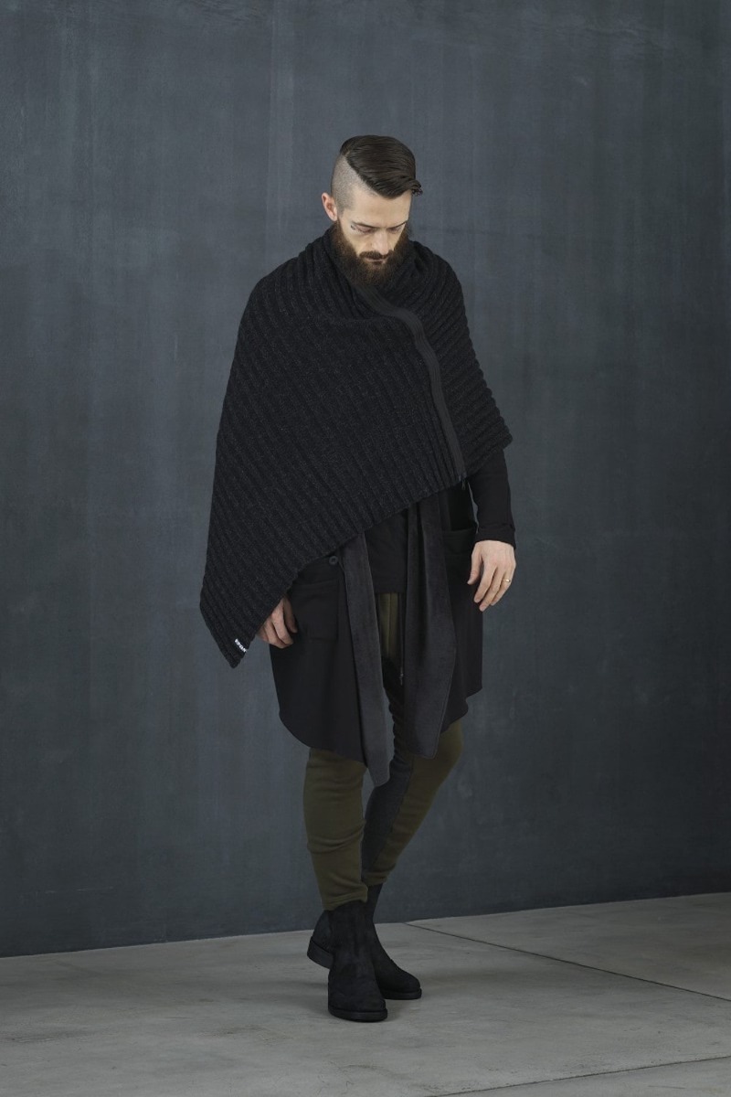 RIPVANWINKLE 23-24AW The modish form exudes a mysterious atmosphere, making it cool and stylish. - RB-535 Wrap jersey coat 3-001