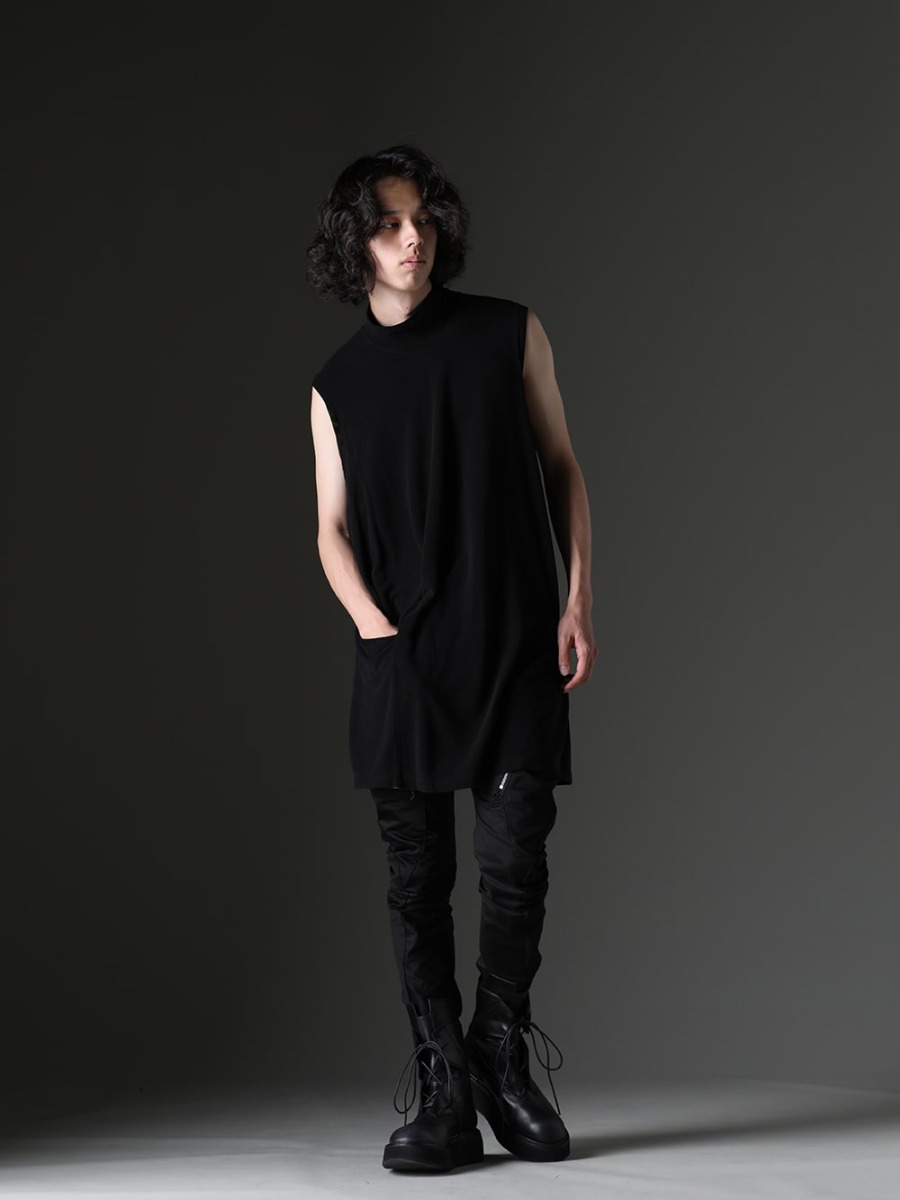 JULIUS - The 4th delivery from the JULIUS 2023PF collection has been delivered! Now available in stores and mail order! - 827CUM8(Cupro Ripple Sleeveless Shirt) 827PAM9(Cotton Stretch Satin Skinny Pants) 827FWM1(Cow Skin Lace Up Boots) - 2-008