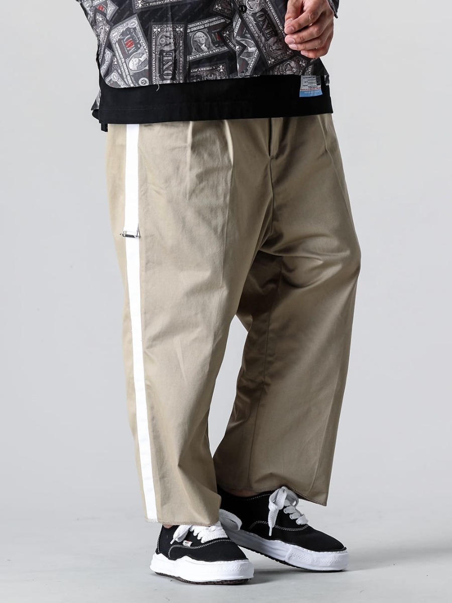 TAKAHIROMIYASHITATheSoloist 2023SS 画像の詳細 The work pants feature WHITE adjustable belt that goes great with sneakers! sp.0011SS23-Khaki-White - side tape adjustable length 2 tucks work pant. Khaki x White - A02FW704-black-Classic - BAKER canvas Low cut sneakers Black Black 3-001