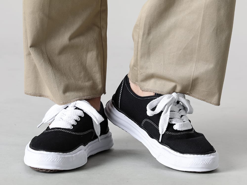 Maison MIHARAYASUHIRO 23-24AW The work pants feature WHITE adjustable belt that goes great with sneakers! - sp.0011SS23-Khaki-White - side tape adjustable length 2 tucks work pant. Khaki x White - A02FW704-black-Classic - BAKER canvas Low cut sneakers Black Black 3-005