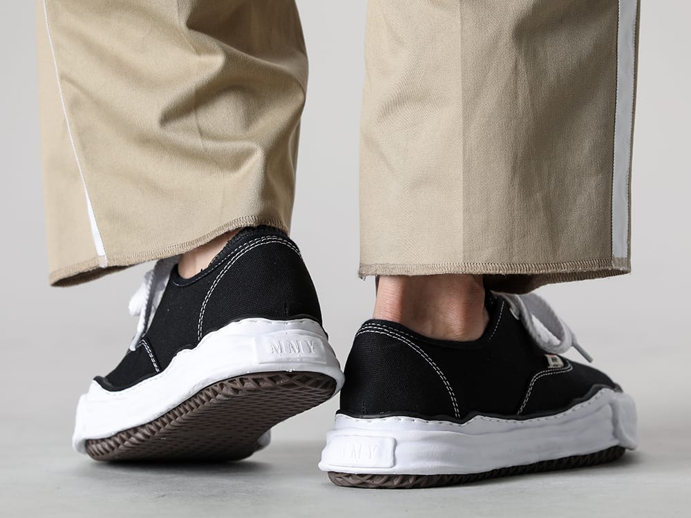 Maison MIHARAYASUHIRO 23-24AW The work pants feature WHITE adjustable belt that goes great with sneakers! - sp.0011SS23-Khaki-White - side tape adjustable length 2 tucks work pant. Khaki x White - A02FW704-black-Classic - BAKER canvas Low cut sneakers Black Black 3-007