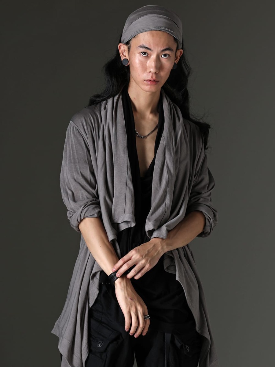 JULIUS 2023SS Draped items and jewelry for a glamorous look  - Made from draped cotton / cupra jersey fabric, this draped cardigan feels great against the skin. 819ACU3-gray - Cotton/Cupro Jersey Hair Band Gray - 819CUM3-gray - Cotton/Cupro Jersey Drape Cardigan Gray - 819CUM5-black - Cotton/Cupro Jersey Drape Neck Short Sleeve T-Shirt Black - M3920 - Loose mixed choker 2-001