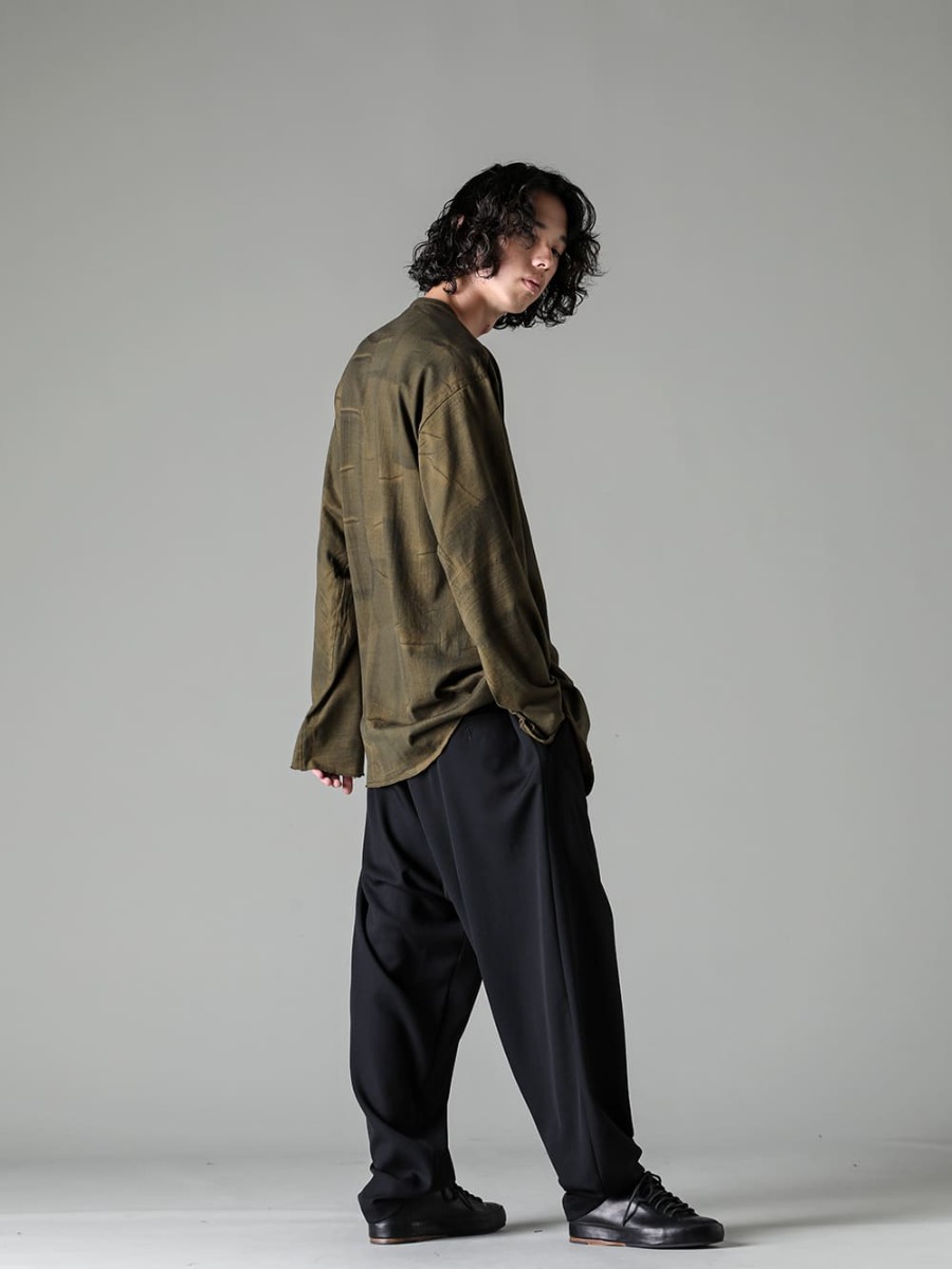 Yohji Yamamoto-ヨウジヤマモト 23-24AW(秋冬) スリットデザインを活かしたアレンジもオススメ！  - HJ-T27-072-Khaki-スリットディテール ロングスリーブTシャツ カーキ - MJ-P16-134-パネルサスペンダーパンツ - Handsewn-Classic-Lo-ハンドソーン クラシック ロー 2-002