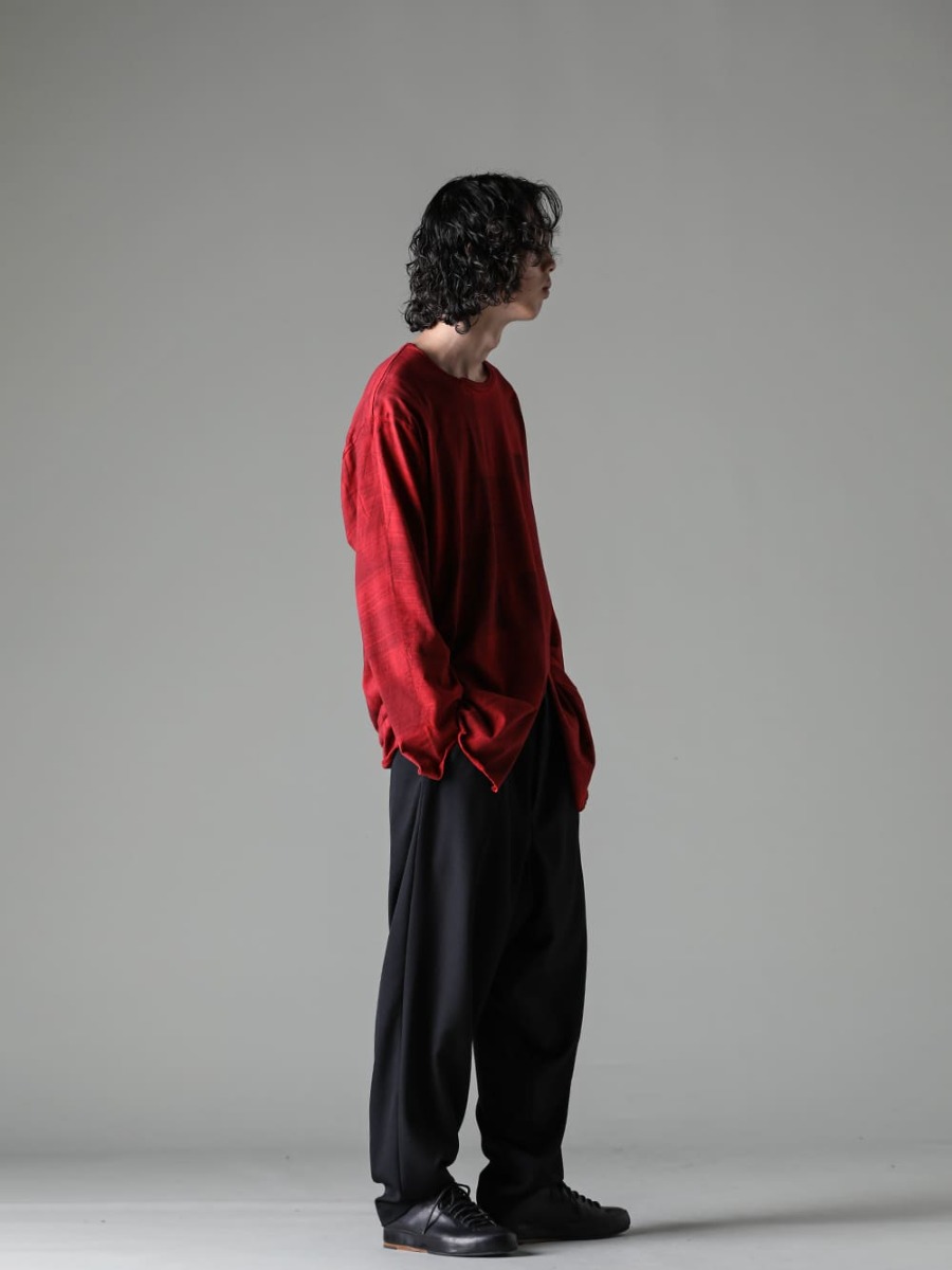 Yohji Yamamoto-ヨウジヤマモト 23-24AW(秋冬) スリットデザインを活かしたアレンジもオススメ！  - HJ-T27-072-Red-スリットディテール ロングスリーブTシャツ レッド - MJ-P16-134-パネルサスペンダーパンツ - Handsewn-Classic-Lo-ハンドソーン クラシック ロー 2-008