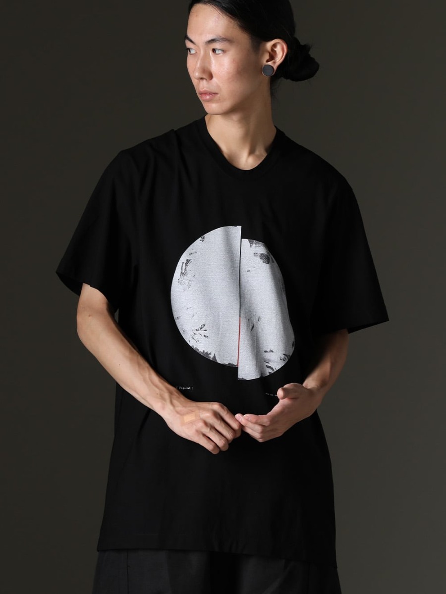 JULIUS(ユリウス) 23SS(春夏) 新たな可能性への開放：「Ungated;」  - 827CPM1-Black コットンSZジャージーTシャツ ブラック 2-001