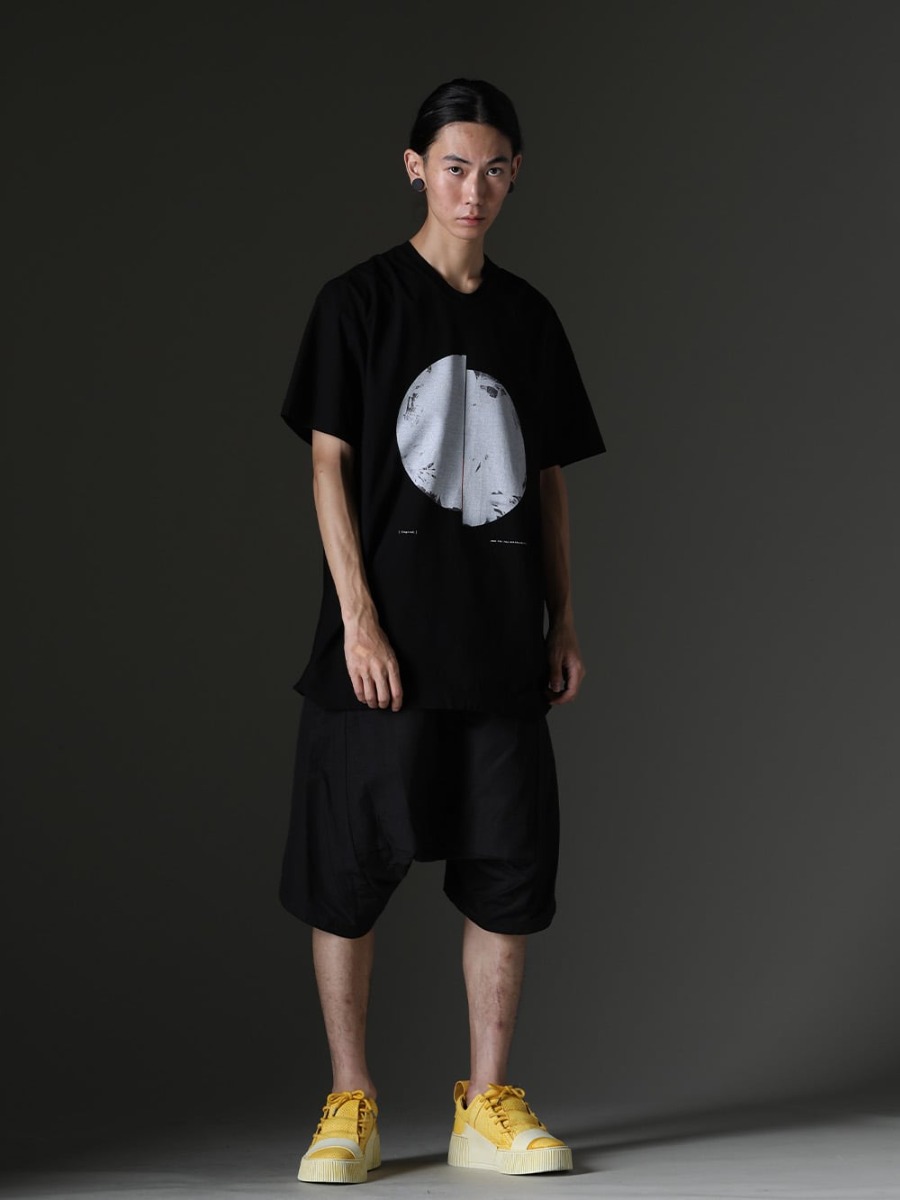 JULIUS(ユリウス) 23SS(春夏) 827CPM1-Black コットンSZジャージーTシャツ ブラック - 827PAM8 ナイロン/コットン グログラン サルエルショーツ - BAMBA2.1-PERFORATED-LEATHER-WHITE-SOLE バンバ2.1 パーフォレイティド レザー / ホワイトソール  4-001